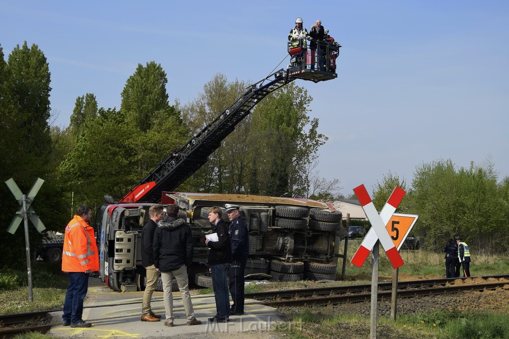 Schwerer VU LKW Zug Bergheim Kenten Koelnerstr P297.JPG - Miklos Laubert